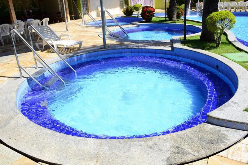 Foto da piscina aquecida no clube privé