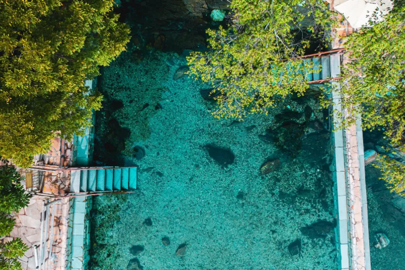 Foto aérea das piscinas