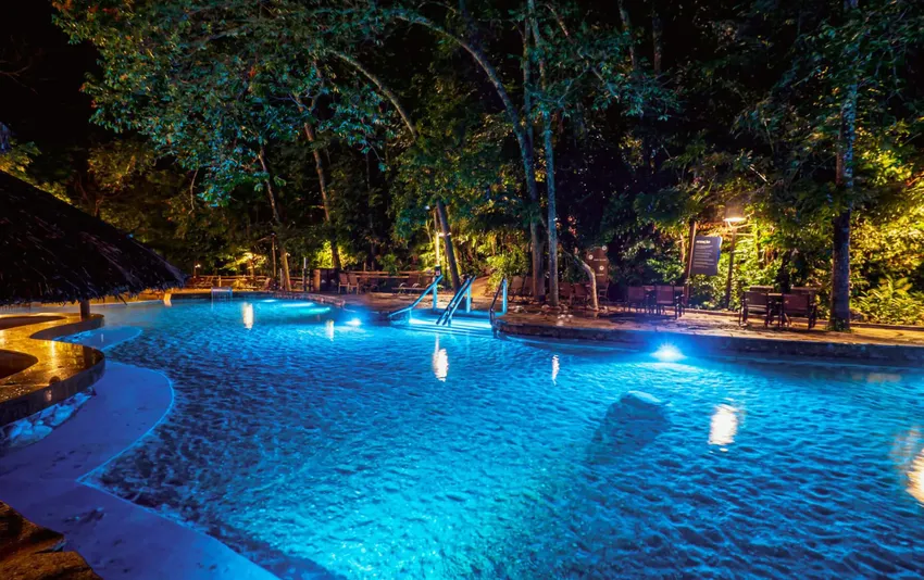 Foto das piscinas aquecidas em rio quente