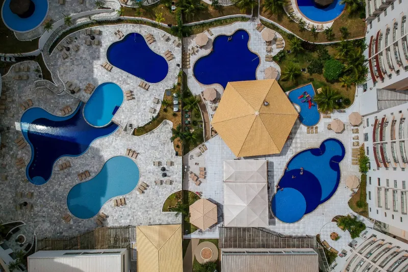 Foto aérea das piscinas