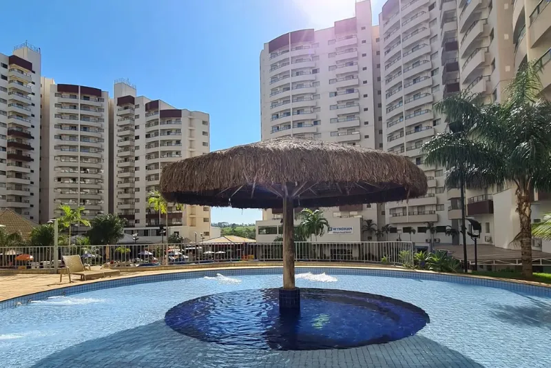Foto do chalé na piscina do Wyndham Olímpia Royal Hotels