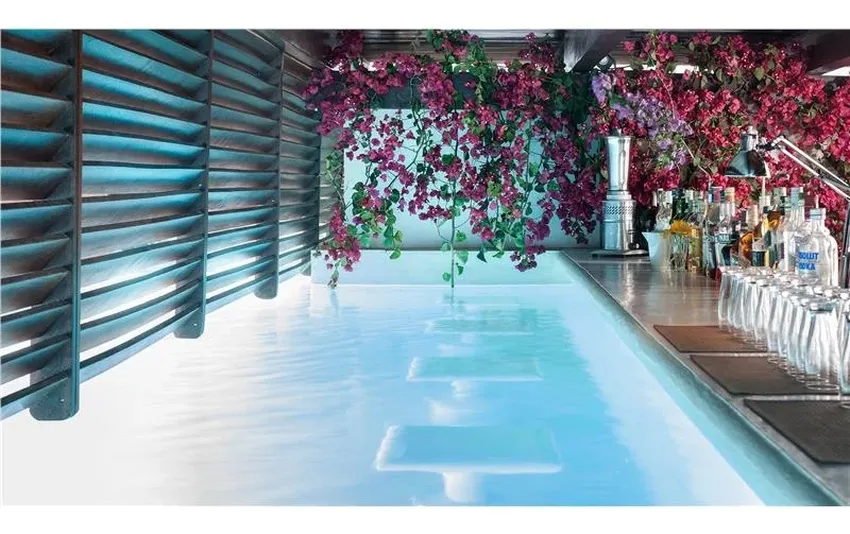 Foto da piscina coberta