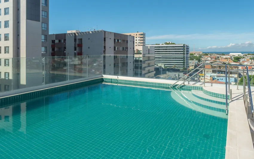 Foto piscina da varanda com vista para outros hotéis