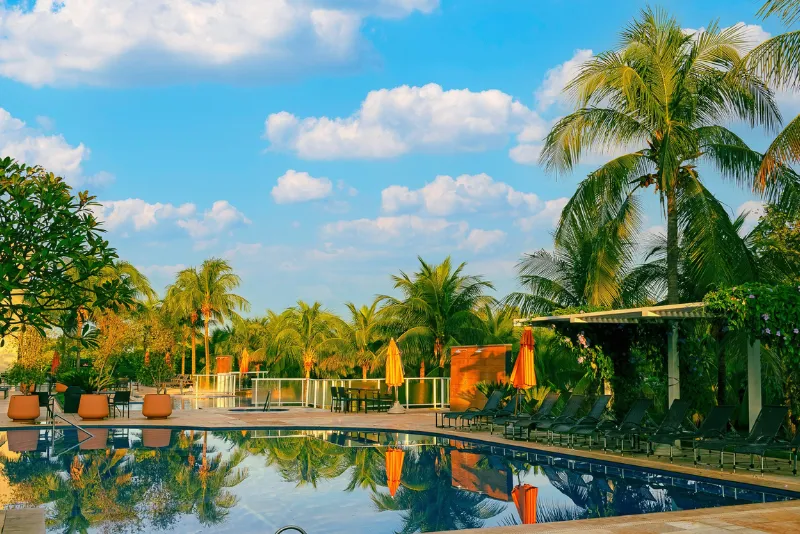 Foto da piscna com vista hotel