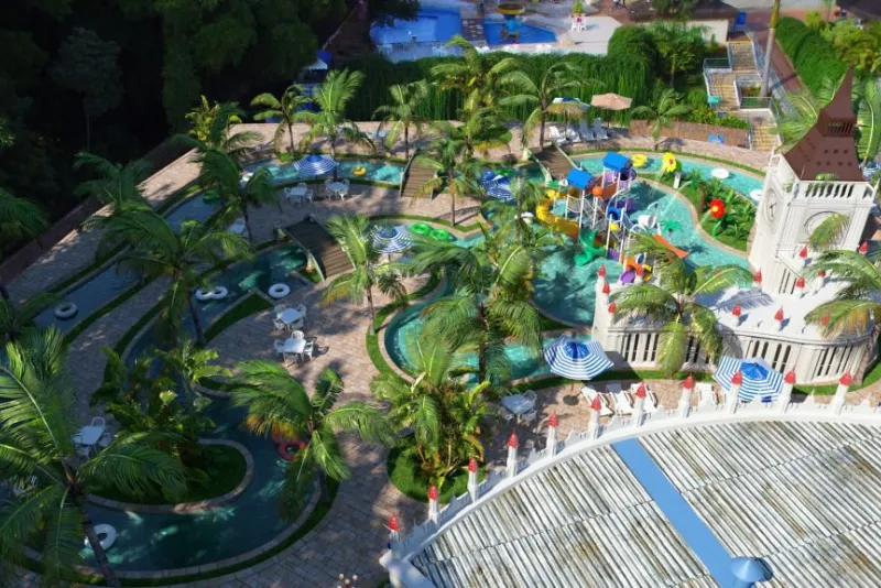 Foto aérea das piscinas