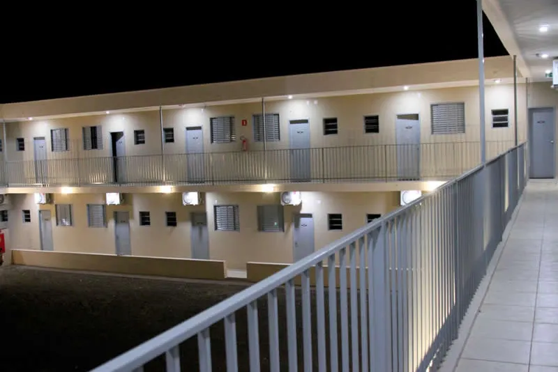 Foto frontal do hotel