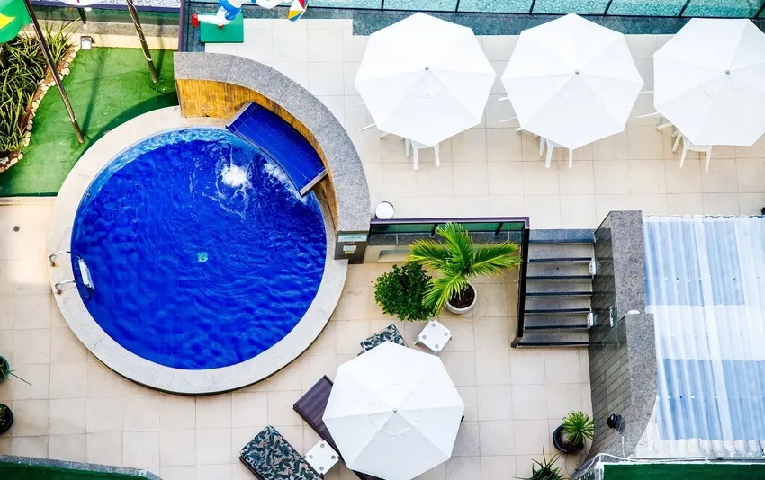 Foto aérea das piscinas