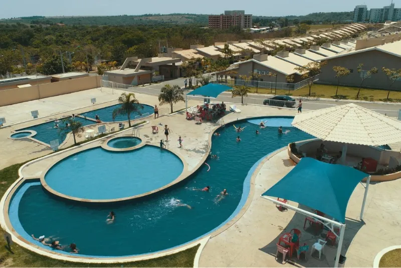 Foto aérea das piscinas