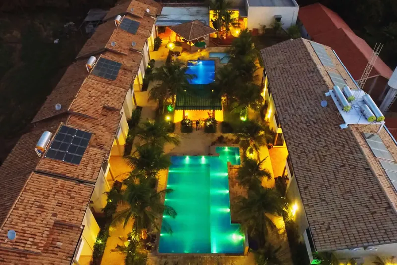 Foto aérea das piscinas