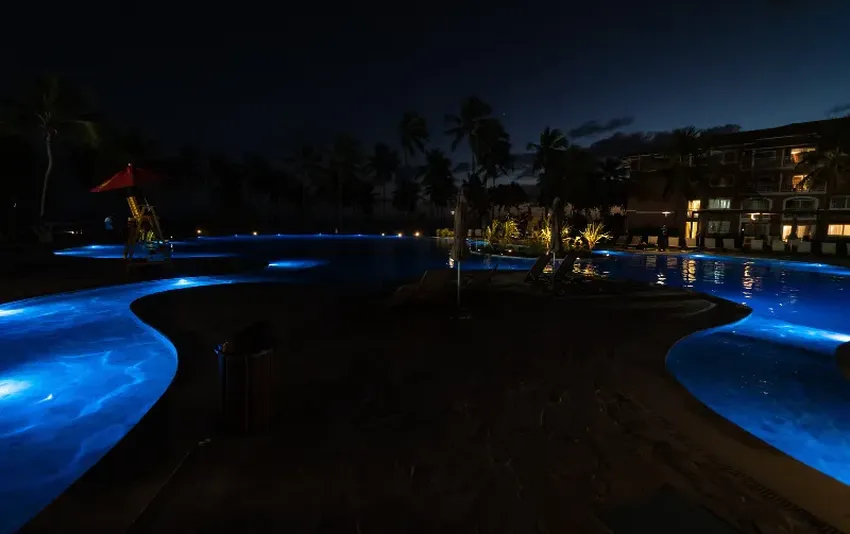 Foto noturna das piscinas