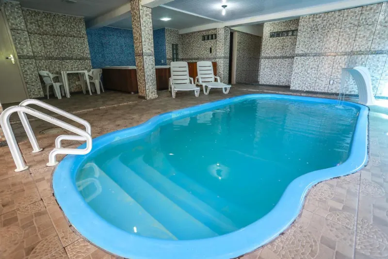 Foto da piscina coberta