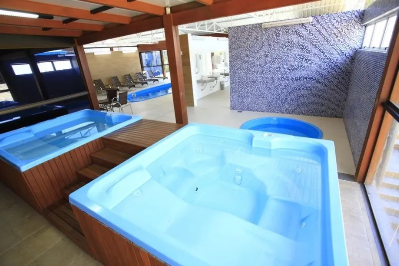 Foto da piscina coberta