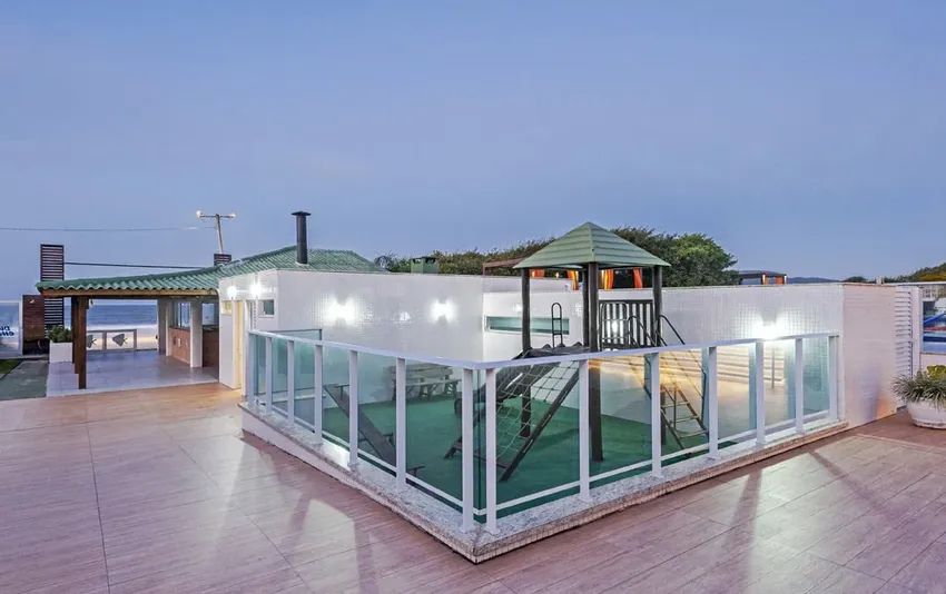 Foto do parque infantil