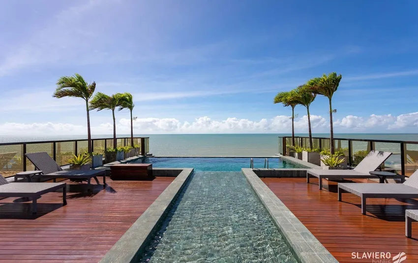 Foto da piscina vista mar