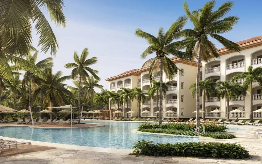 Foto da piscina e do hotel