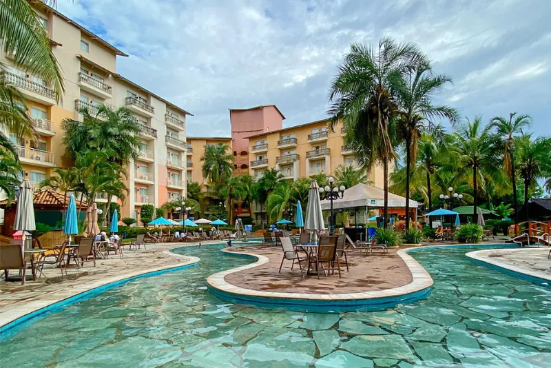 Foto da piscina central do Thermas de Olimpia Resort