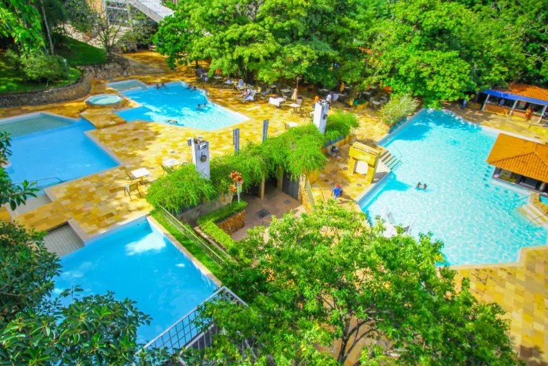 Foto aérea das piscinas