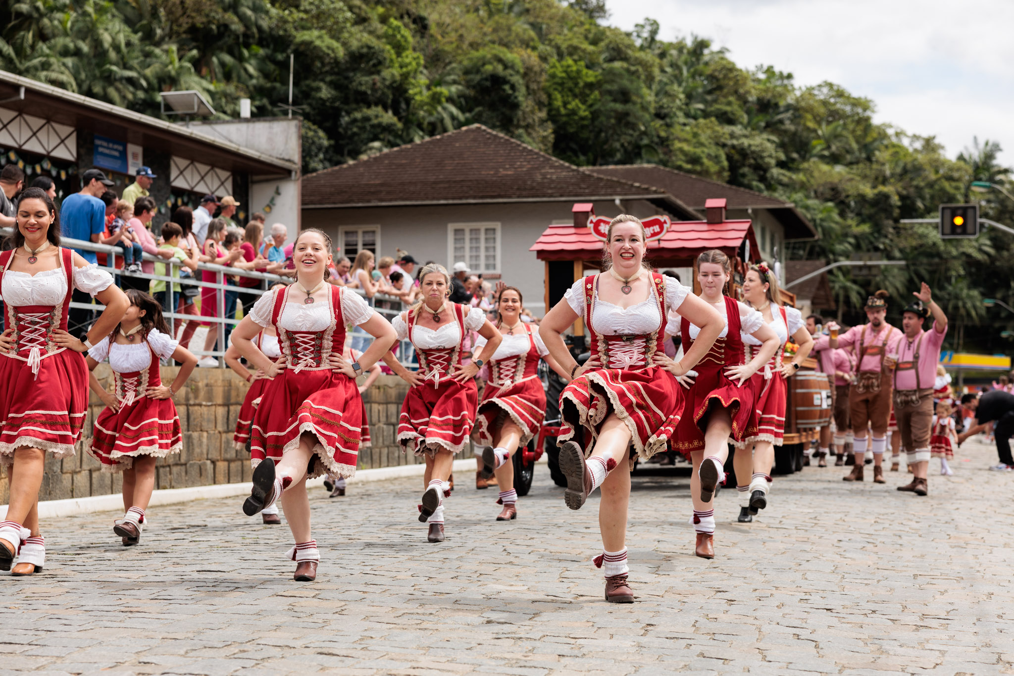 Oktoberfest Blumenau: conheça a festa alemã que movimenta Santa Catarina